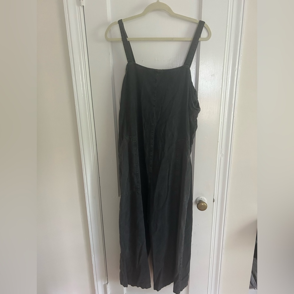 Universal thread jumpsuit. Open to offers!